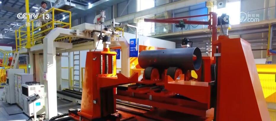 深化“5G+工業(yè)互聯(lián)網(wǎng)”發(fā)展，建成不少于300家5G工廠，賦能制造業(yè)數(shù)字化轉(zhuǎn)型